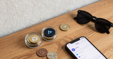 Aave, Solana ecosystem tokens lead crypto rebound as bitcoin steadies near $60,000