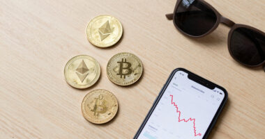 Bitcoin, Ethereum, XRP, Dogecoin Slide As 'Fear' Sentiment Prevails: Analyst Says BTC's 'Clear Breakthrough' Above This Level A Trigger For 'Strong Run