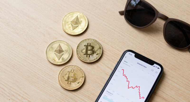Bitcoin, Ethereum, XRP, Dogecoin Slide As 'Fear' Sentiment Prevails: Analyst Says BTC's 'Clear Breakthrough' Above This Level A Trigger For 'Strong Run