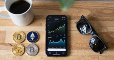 Bitcoin, Ethereum, XRP, Dogecoin Stay Flat Amid Iran Tensions—Analyst Says This BTC Level Could Ignite 'S